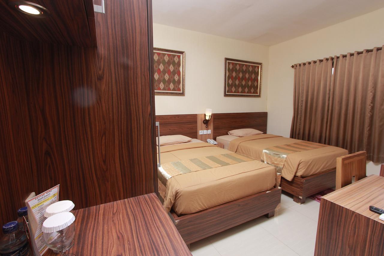 Hotel Kristina Malioboro Yogyakarta Exterior photo