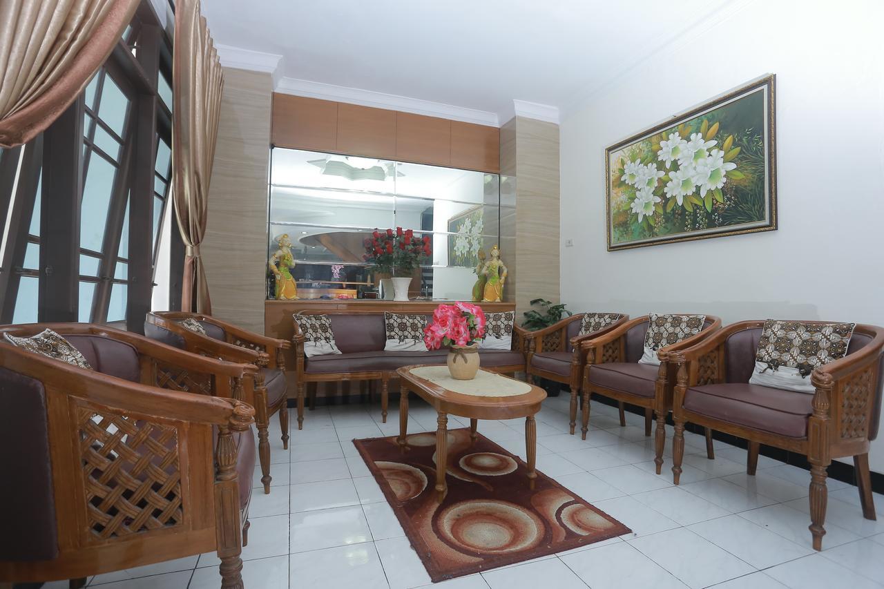 Hotel Kristina Malioboro Yogyakarta Exterior photo