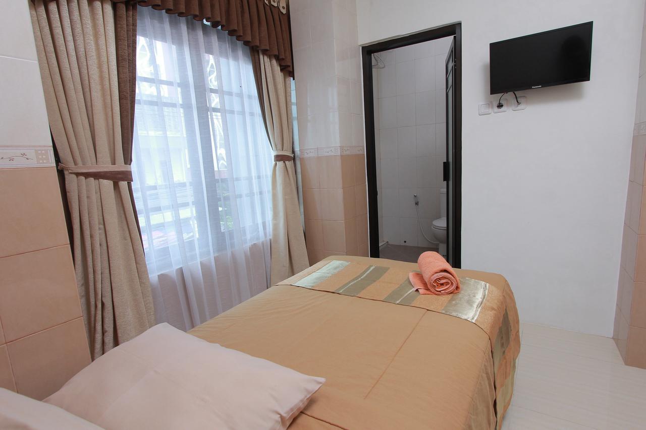 Hotel Kristina Malioboro Yogyakarta Exterior photo