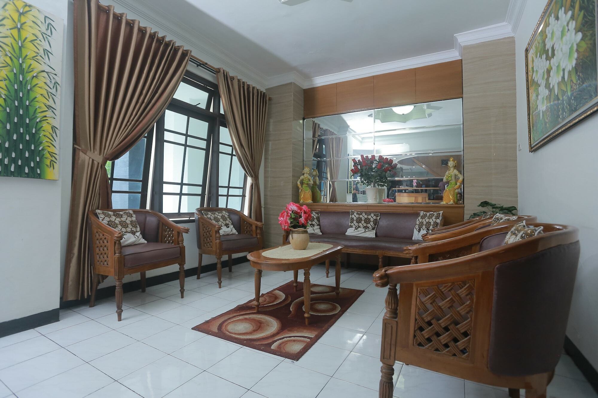 Hotel Kristina Malioboro Yogyakarta Exterior photo